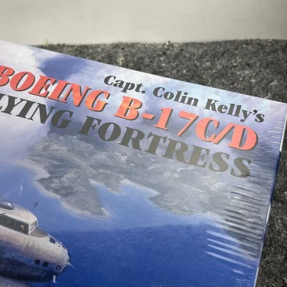 NEW Academy 1/72 Captain Colin Kelly’s Boeing B-17C/D Flying Fortress Model Kit - Picture 4 of 8